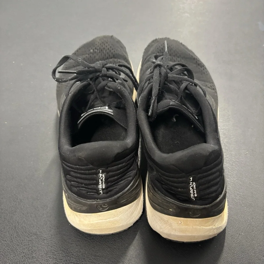 Topo Ultrafly 4‎ Men's Size 10.5 Running Shoes Stone Black White
